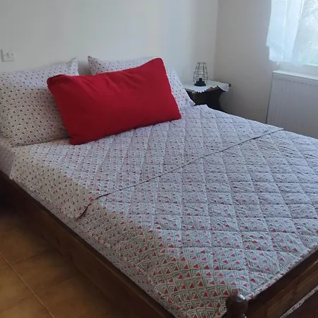 Apartment βραχατι-vrachati Family