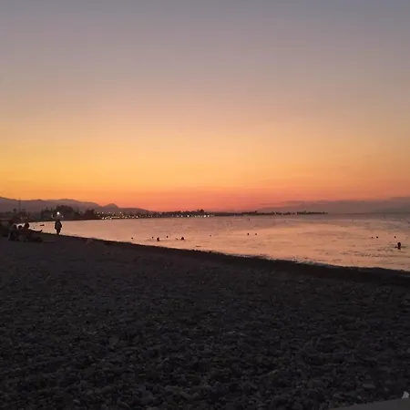 公寓 βραχατι-vrachati Family